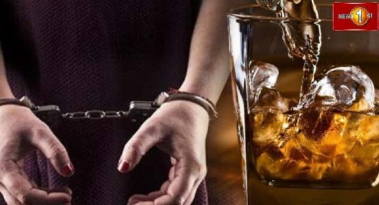 சட்டவிரோத மதுபானம் அருந்திய ஐவர் கைது : பெண் கைது